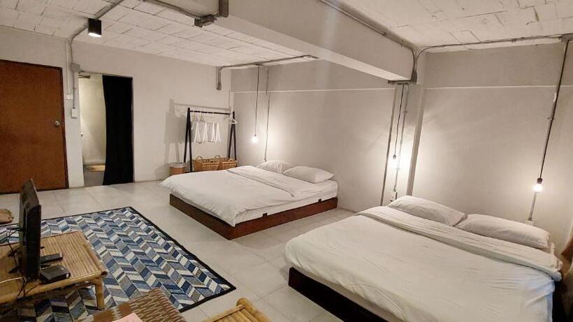 Номер Стандарт Трехместный, Happynest Inspiring Hostel