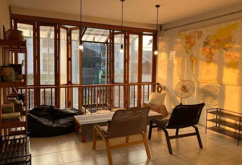 Семейный Номер Совместный Санузел, Happynest Inspiring Hostel