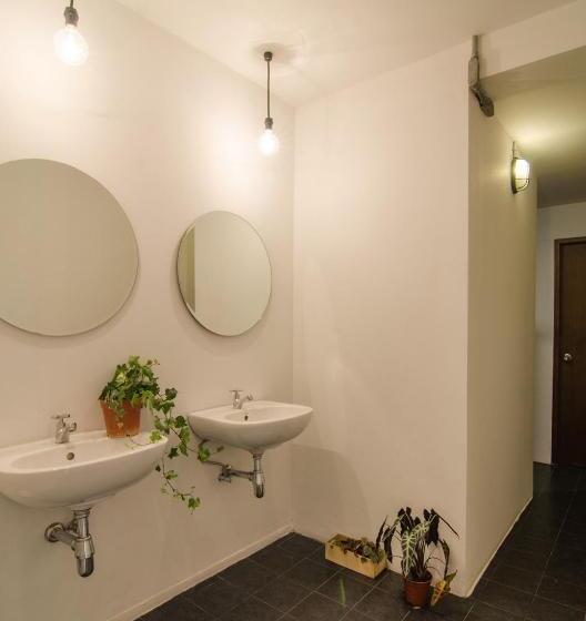 패밀리 룸 공용 욕실, Happynest Inspiring Hostel