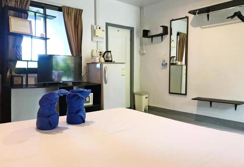 חדר סטנדרט עם מרפסת, Lanta Halabala Resort