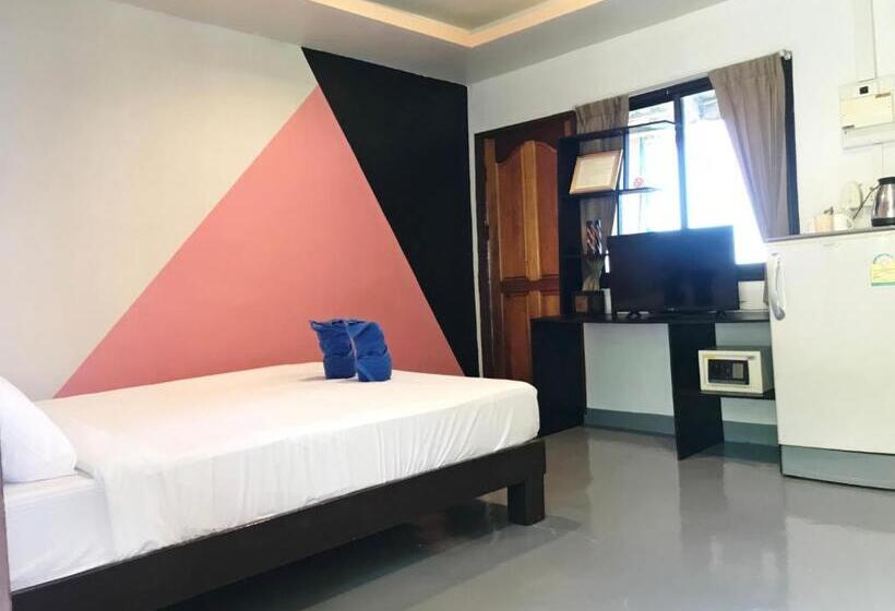 חדר סטנדרט עם מרפסת, Lanta Halabala Resort