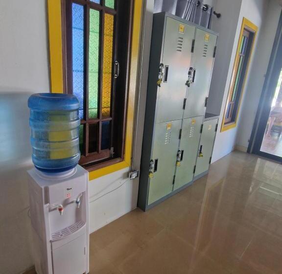 سرير فى غرفة مشتركه, Lemonade Boutique Inn