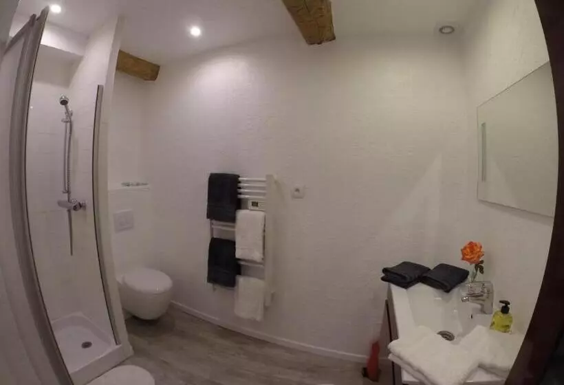 Deluxe Suite King Bed, Maison Carles Bnb