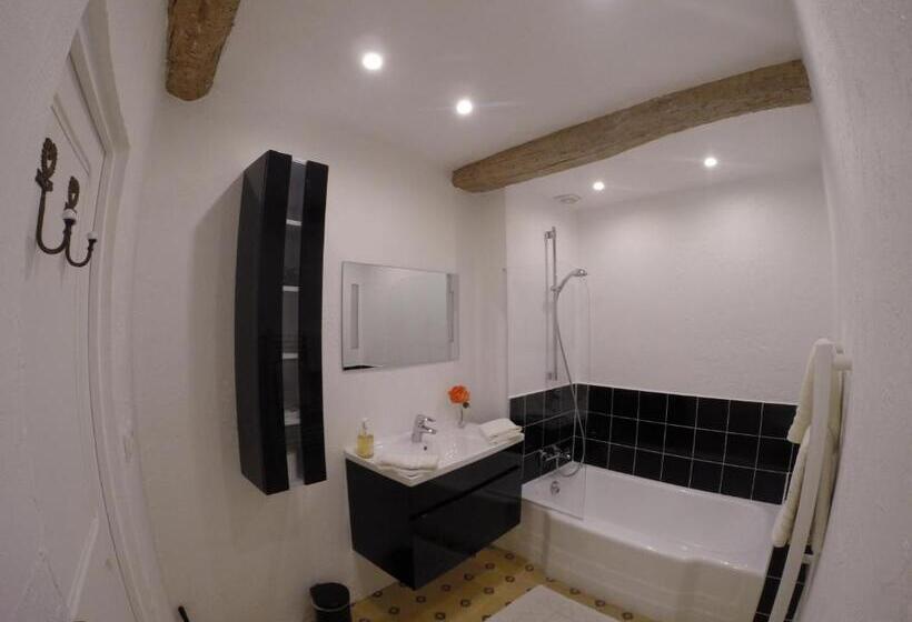 キングサイズベッドのスイートルーム, Maison Carles Bnb