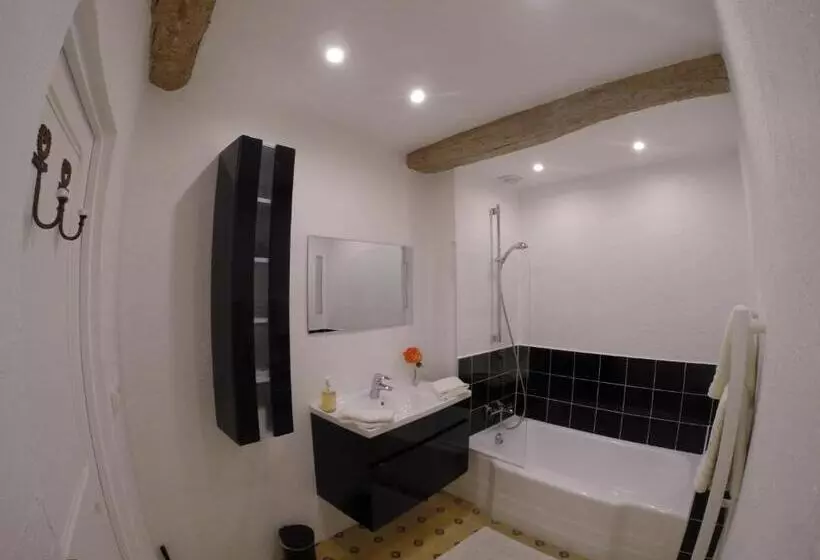 سوئیت با تخت بزرگ, Maison Carles Bnb