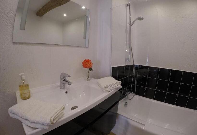 스위트 킹사이즈 침대, Maison Carles Bnb