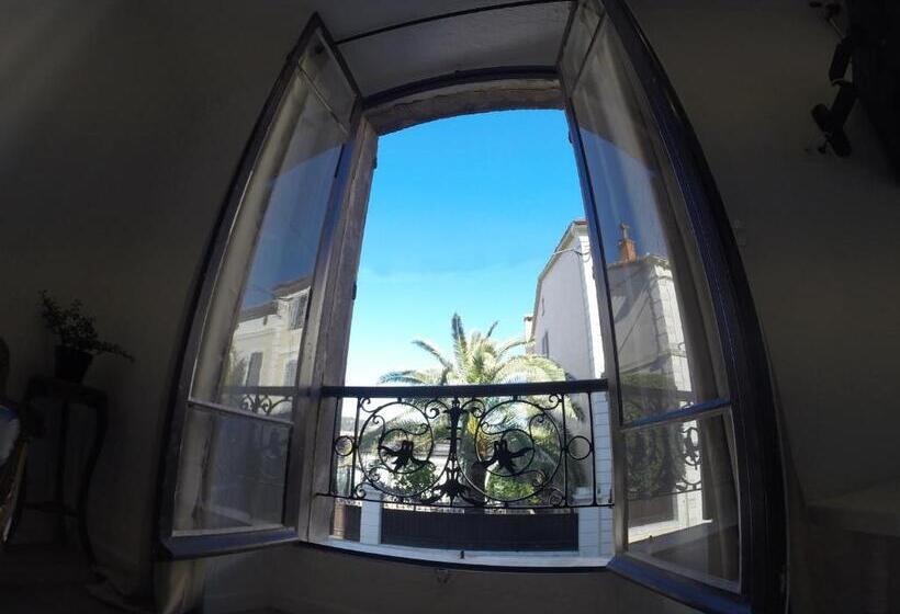 جناح عائلي, Maison Carles Bnb