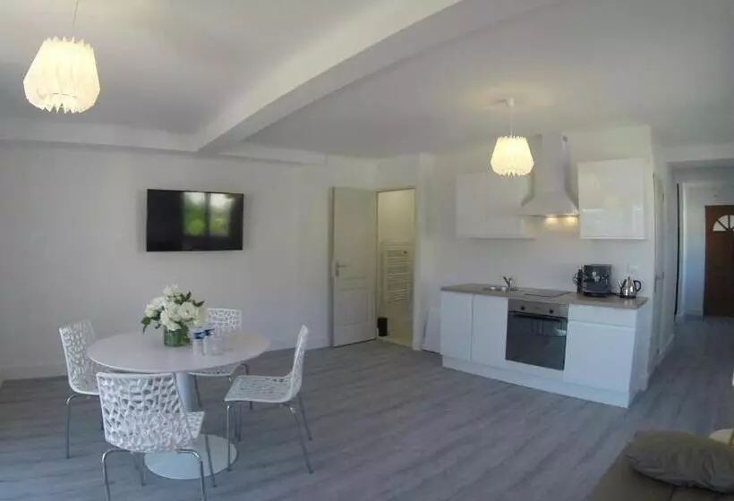 آپارتمان 1 خوابه با بالکن, Maison Carles Bnb