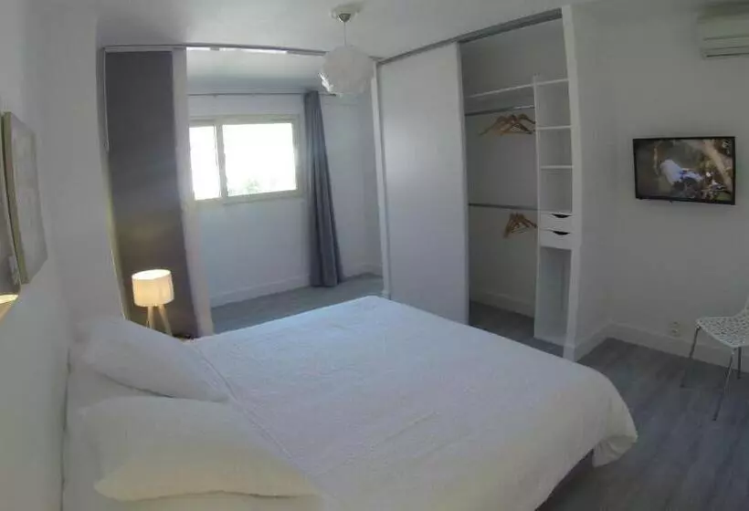 آپارتمان 1 خوابه با بالکن, Maison Carles Bnb