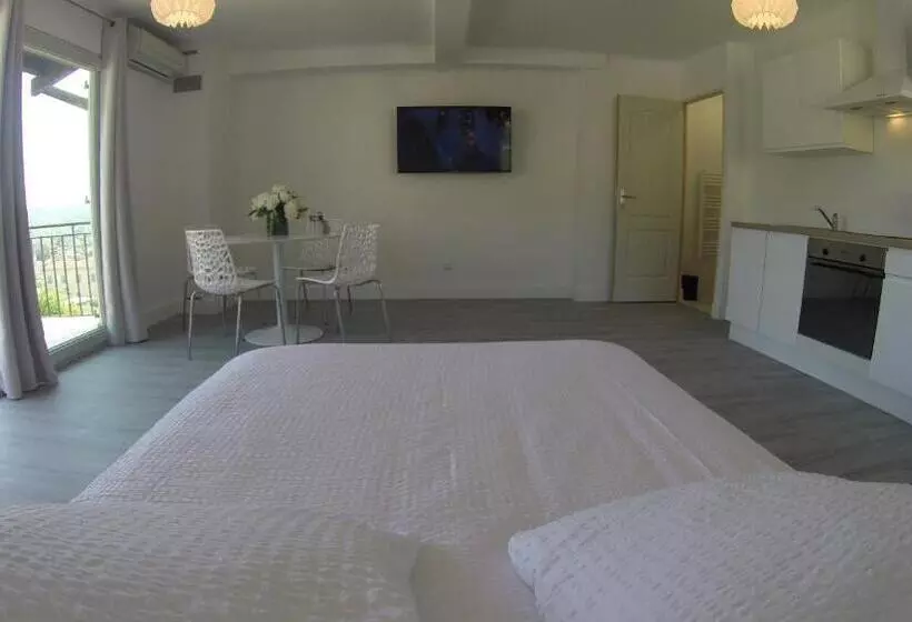 آپارتمان 1 خوابه با بالکن, Maison Carles Bnb