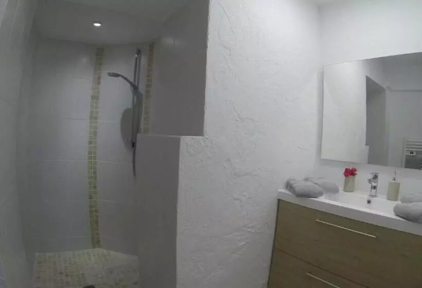 آپارتمان 1 خوابه با تراس, Maison Carles Bnb