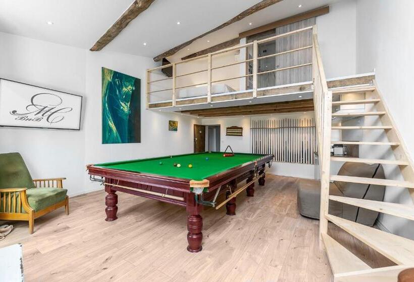 جناح ديلوكس, Maison Carles Bnb