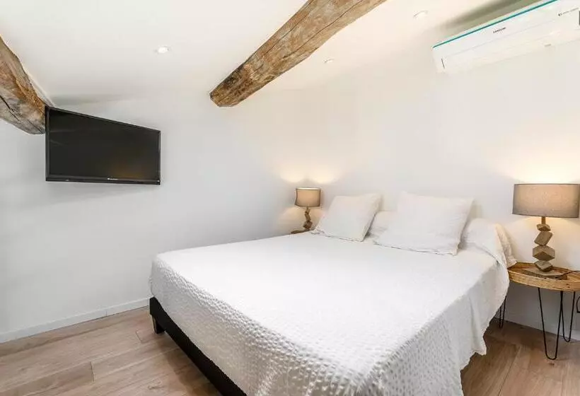 سوییت لوکس, Maison Carles Bnb