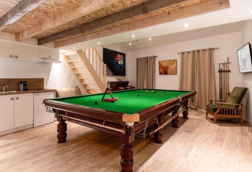 جناح ديلوكس, Maison Carles Bnb