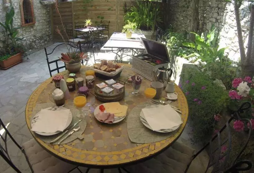 سوییت خانوادگی, Maison Carles Bnb