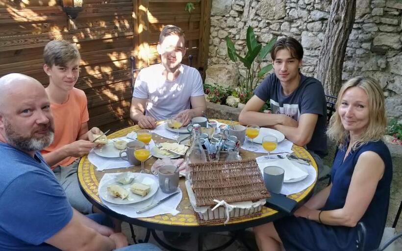 جناح عائلي, Maison Carles Bnb