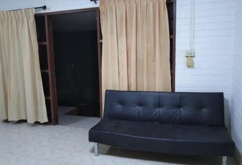 خانه 2 خوابه, Monkey Samui Hostel