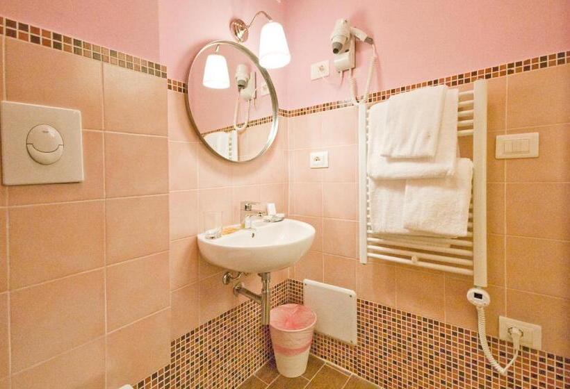 اتاق اکونومی, Pisa Tower