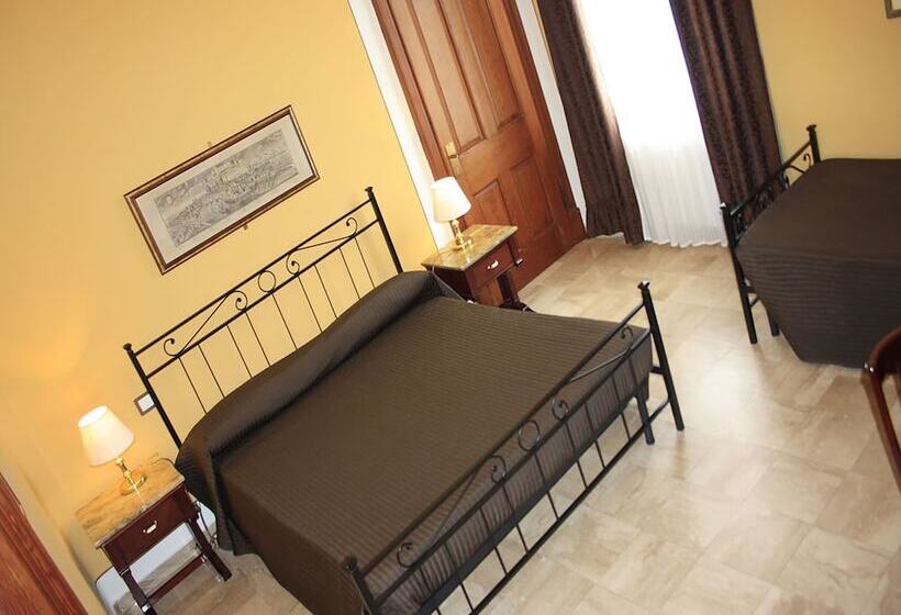 اتاق استاندارد سه نفره, Pisa Tower