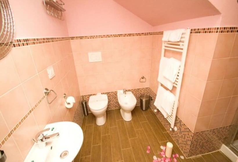 اتاق استاندارد چهار تخته, Pisa Tower