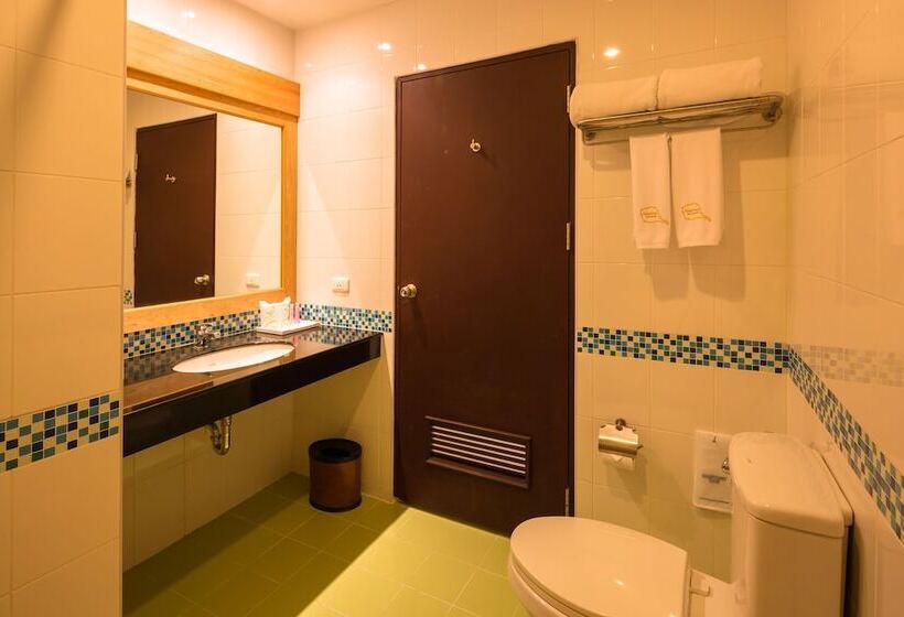 غرفة بريميوم مطلة على حمام السباحة, Sungthong Kamala Beach Resort