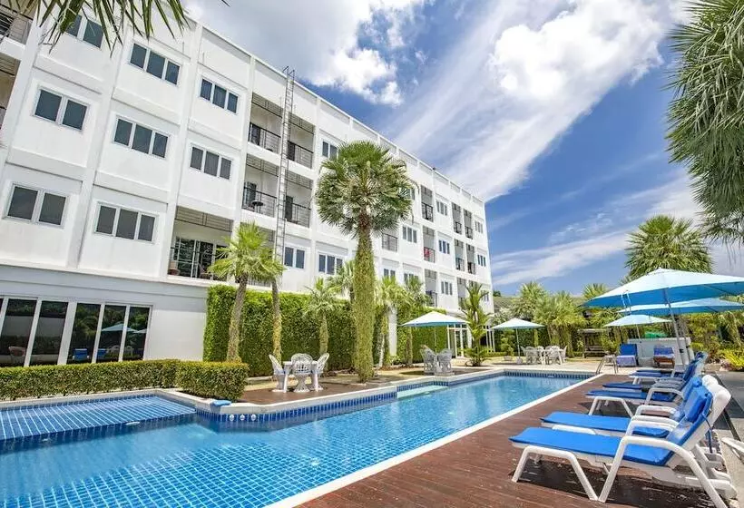 Deluxe Room Pool View