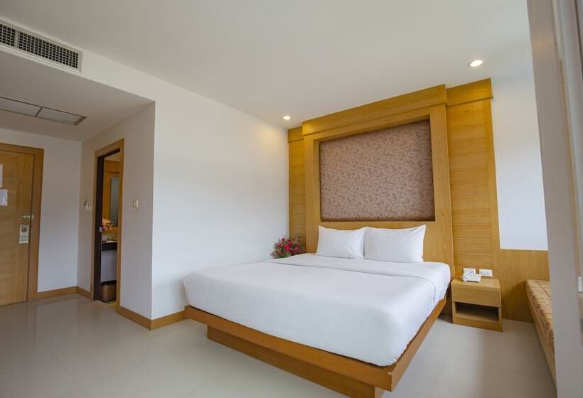 غرفة بريميوم مطلة على حمام السباحة, Sungthong Kamala Beach Resort