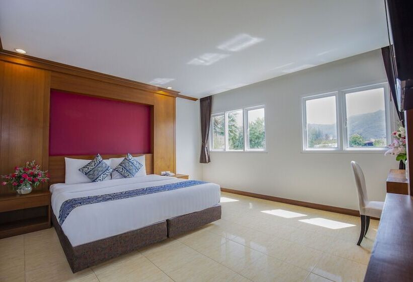 غرفة ديلوكس مطلة على حمام السباحة, Sungthong Kamala Beach Resort