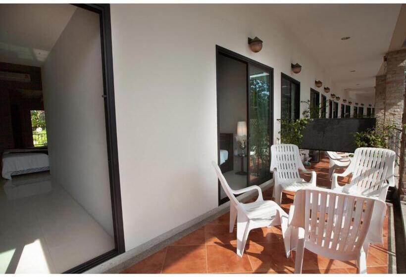 غرفة عائلية, Green Residence