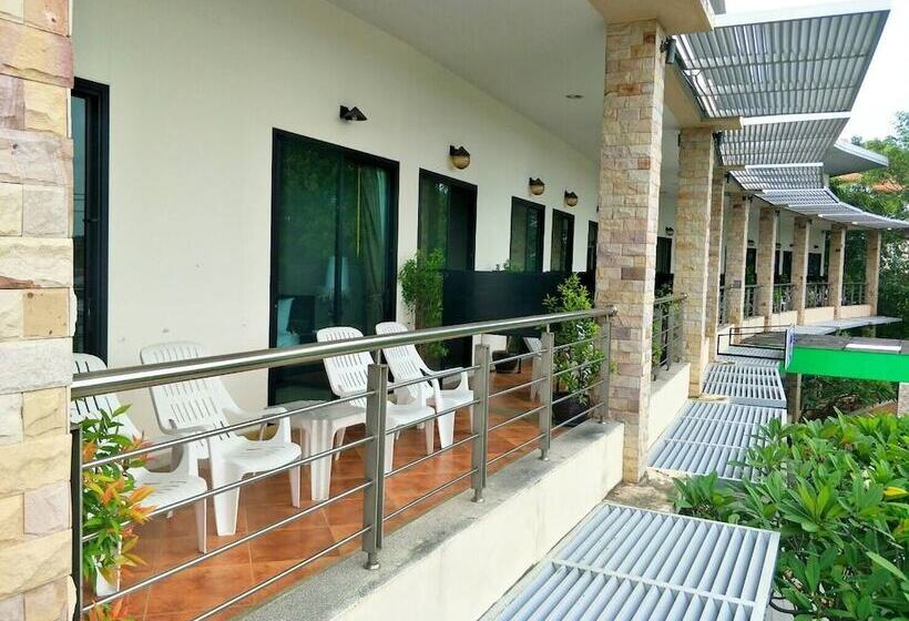 غرفة عائلية, Green Residence