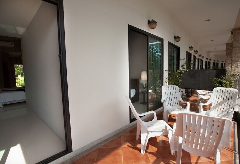 غرفة عائلية, Green Residence