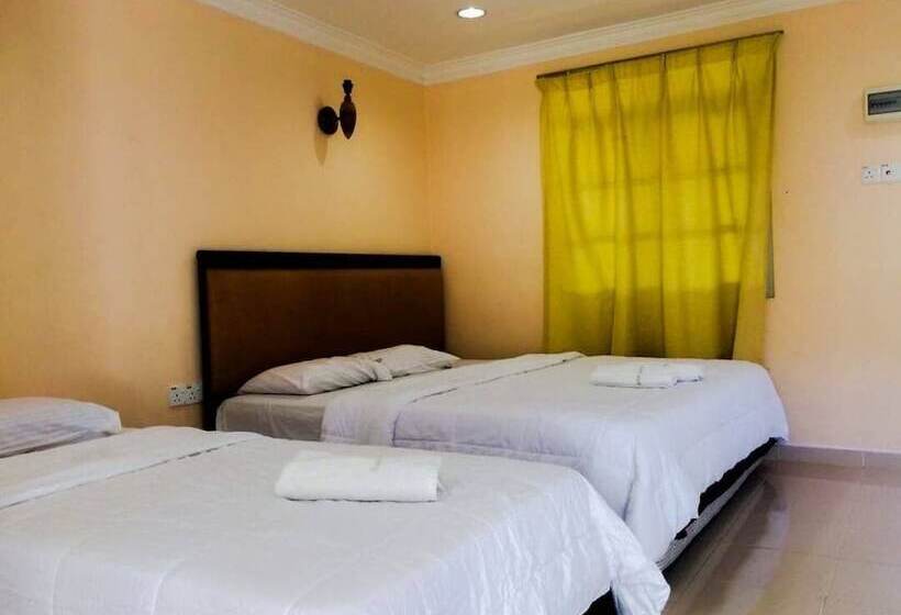 اتاق استاندارد سه نفره, Penarak Bamboo Beach Motel