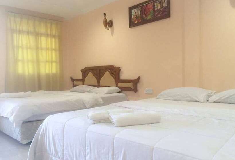 اتاق استاندارد چهار تخته, Penarak Bamboo Beach Motel