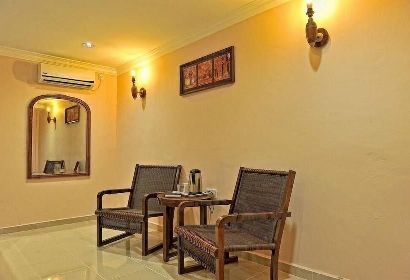 اتاق استاندارد چهار تخته با چشم‌انداز دریا, Penarak Bamboo Beach Motel