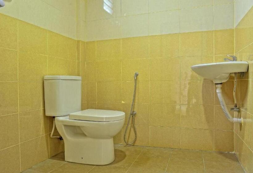 اتاق استاندارد سه نفره, Penarak Bamboo Beach Motel