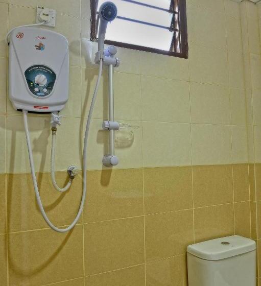 اتاق استاندارد سه نفره, Penarak Bamboo Beach Motel