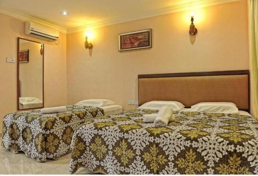 اتاق استاندارد سه نفره, Penarak Bamboo Beach Motel