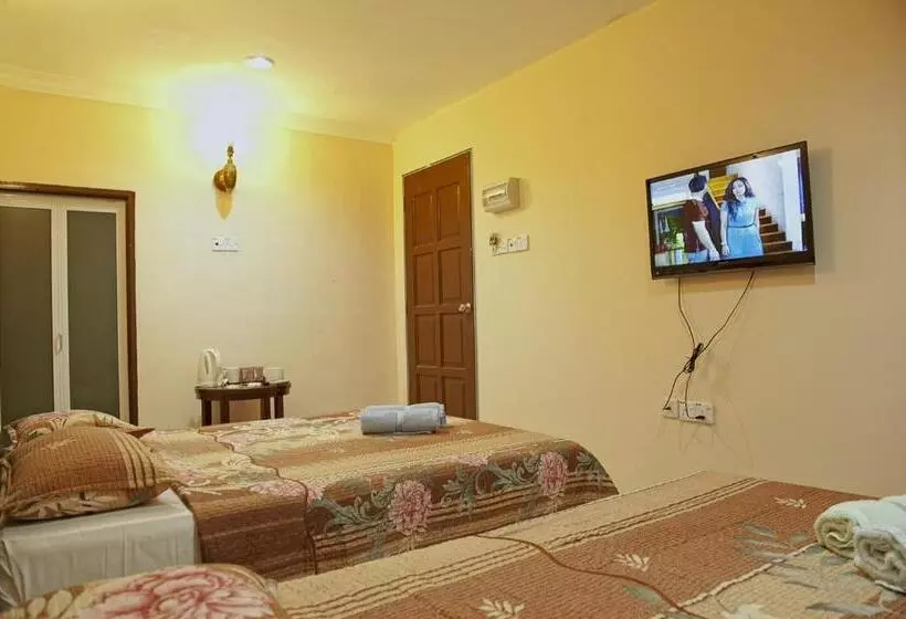 Standard Neljän Hengen Huone, Penarak Bamboo Beach Motel