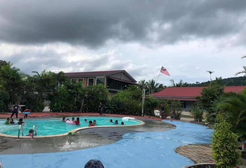 اتاق استاندارد چهار تخته با چشم‌انداز دریا, Penarak Bamboo Beach Motel