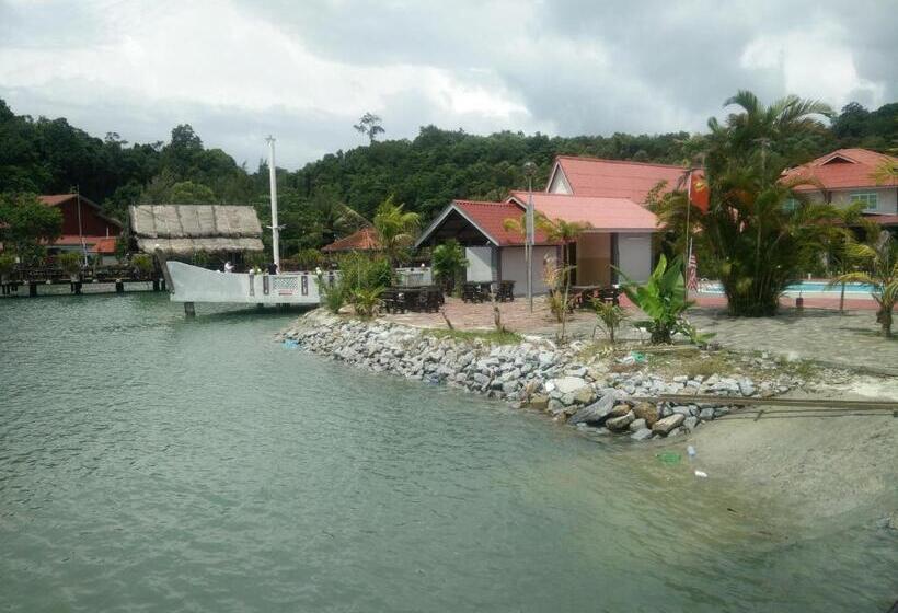 اتاق استاندارد چهار تخته با چشم‌انداز دریا, Penarak Bamboo Beach Motel