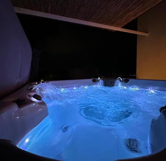 سوئیت با تخت بزرگ, Ta Pinu Spa Suite Luxury Heritage Living