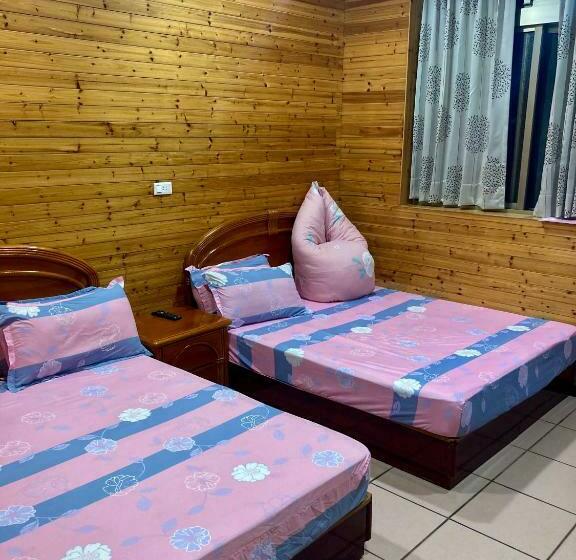 اتاق استاندارد چهار تخته, Junlin Holiday Farm