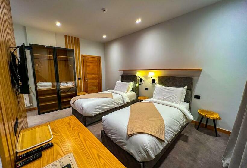 Семейный Номер, Kulla E Bajraktarit