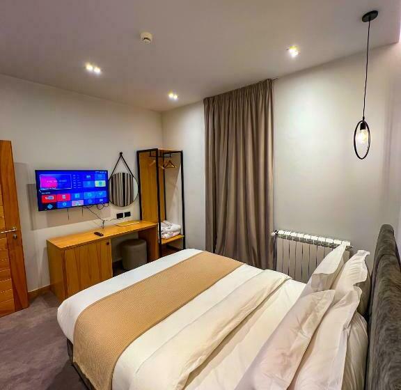 Семейный Номер, Kulla E Bajraktarit