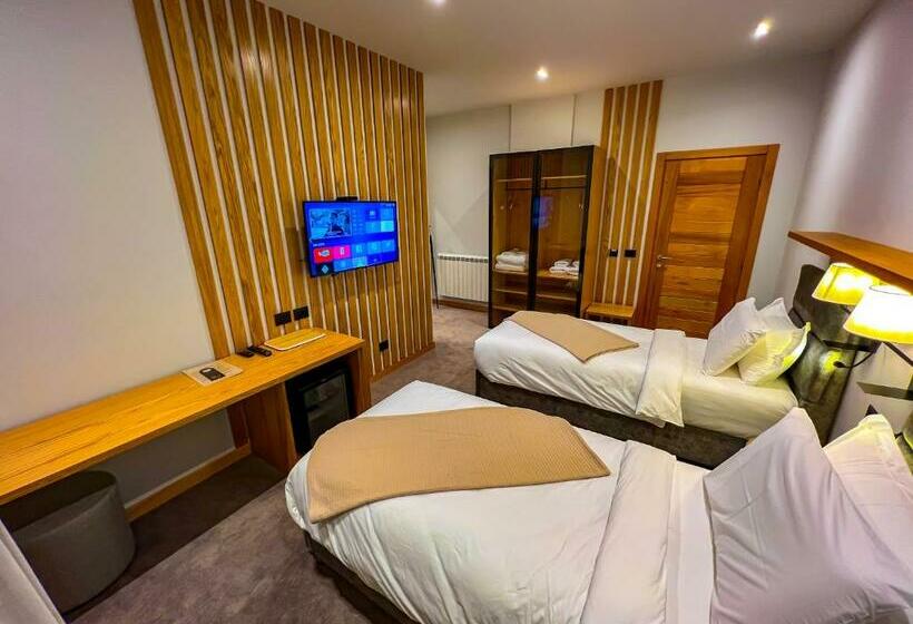 Семейный Номер, Kulla E Bajraktarit