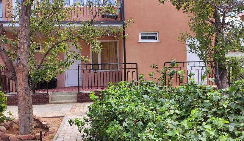 اتاق استاندارد با چشم‌انداز باغ, Guest House Vitamin