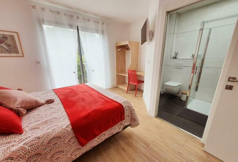 Номер Стандарт с Балконом, Maison Holen