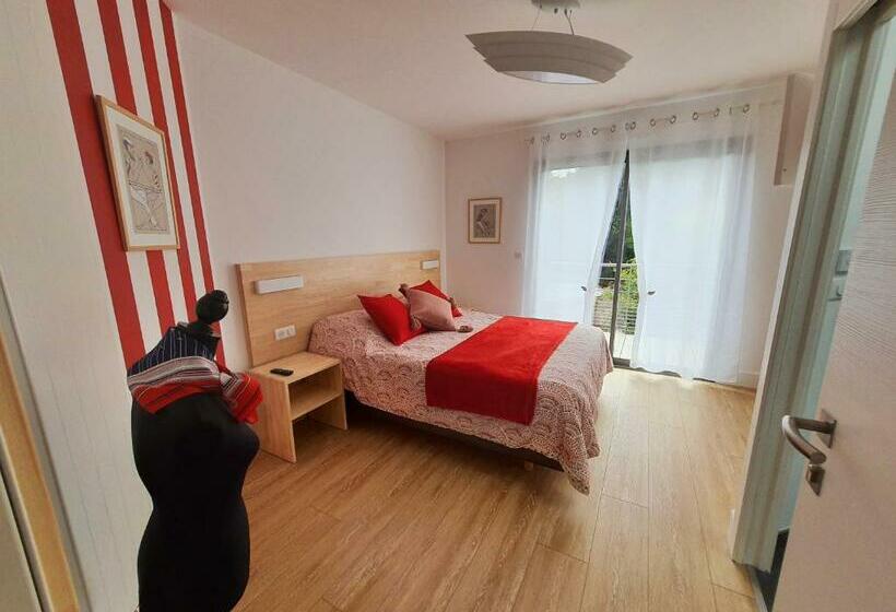 Номер Стандарт с Балконом, Maison Holen