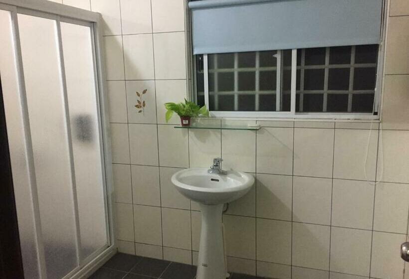 اتاق استاندارد چهار تخته, Go Bill B&b