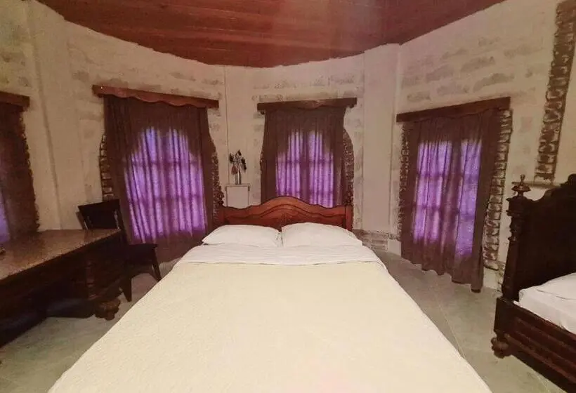 سوئیت با تخت بزرگ, Art House Koshki